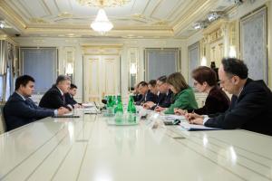 Порошенко обговорив із послами G7 блокаду ОРДЛО й санкції проти РФ