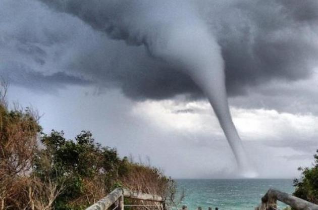 На Австралию обрушился мощный циклон "Дебби"