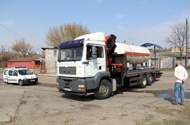 Заробітку нелегальної заправки вистачає на те, щоб неодноразово
викуповувати демонтоване устаткування у влади міста