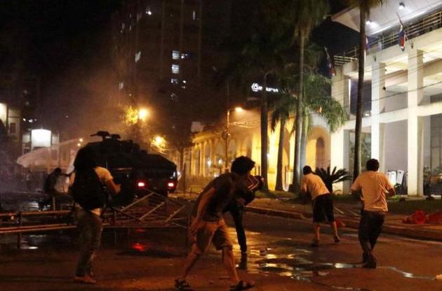 Протестувальники підпалили будівлю парламенту Парагваю