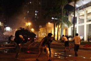 Протестувальники підпалили будівлю парламенту Парагваю