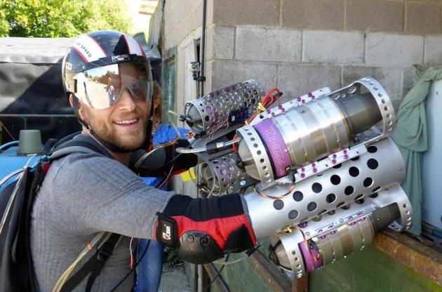 Теоретично, костюм розвиває швидкість до 150 кілометрів на годину