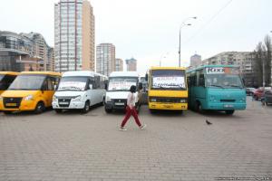 Маршрутки, тарифи, шини...  Гучний сигнал: акція протесту водіїв маршруток столичного регіону — це вже не локальний транспортний колапс