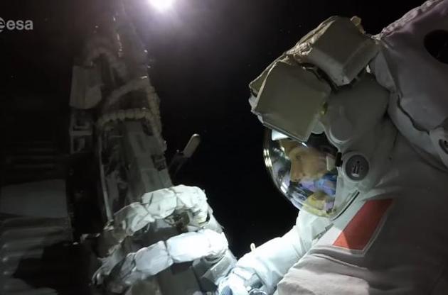 ESA опубликовало видео космической прогулки астронавта МКС