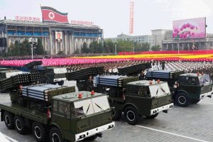 В КНДР военным парадом отмечают День Солнца