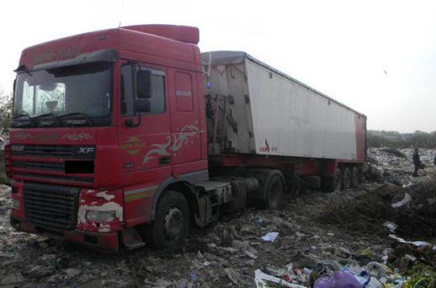 На Волыни арестовали четыре грузовика с львовским мусором