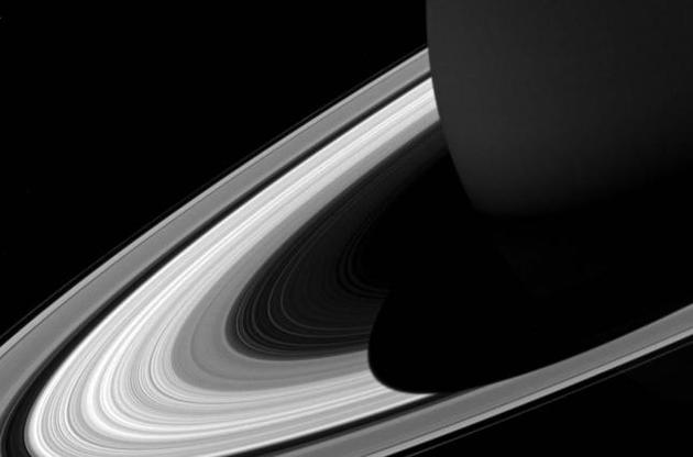 NASA опубликовало снимок тени Сатурна на кольцах планеты