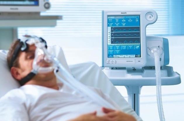 Анестезиолог: "Все сейчас говорят о том, что не хватает аппаратов искусственной вентиляции легких. И главное — чтобы нам хватило персонала, который обеспечивает их работу и ухаживает за больными"