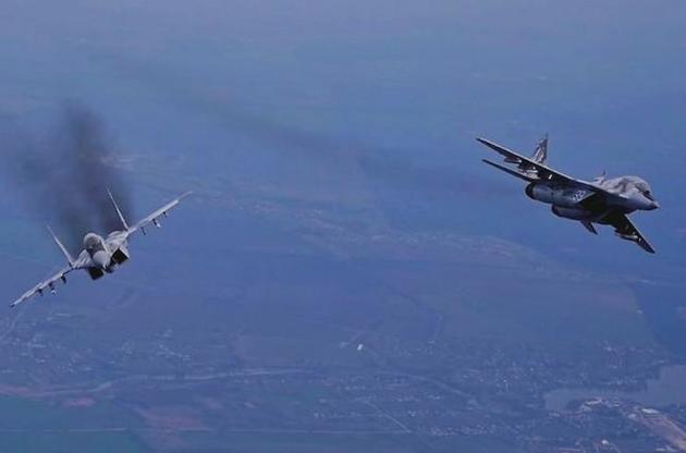 Опубликовано видео тренировочных полетов МиГ-29 и L39