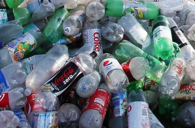 Вчені виявили фермент, здатний розкласти пластикові пляшки за кілька годин