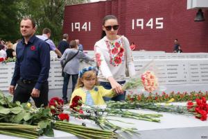 Які дати українці хочуть відзначати у травні – опитування