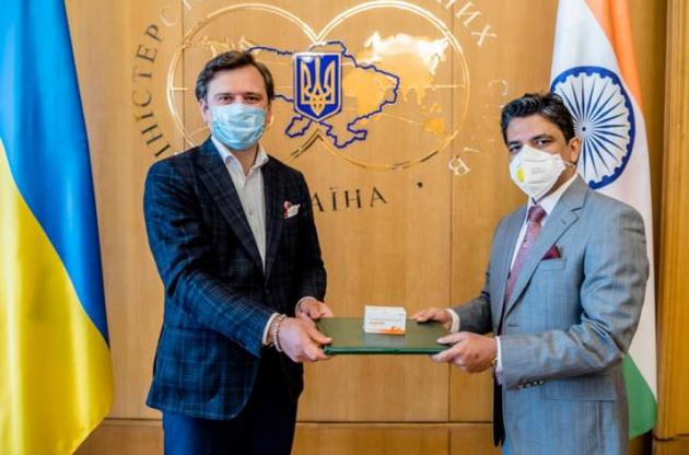Индия передала Украине 30 тыс. таблеток от коронавируса