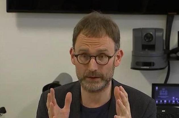 Фергюсон обіймав посаду в урядовій науково-консультативної групи з надзвичайних ситуацій.