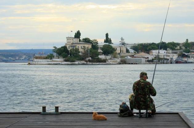 "згідно з аналізом споживання води і хліба", у місті проживає 700 тис. осіб