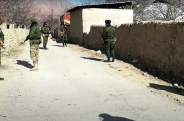 Таджикские и киргизские военные открыли огонь на границе, есть раненые