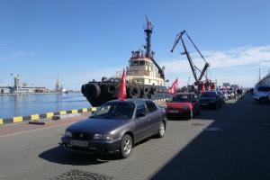 "Спасибо за победу": поліція в Одесі заблокувала автопробіг ОПЗЖ з радянською символікою на машинах