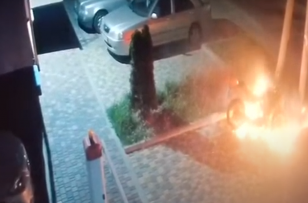"Справа Єрмака": авторам викривального відео спалили мотоцикл та кинули гранату в машину