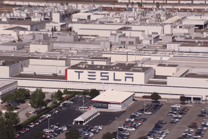 Трамп высказался за открытие завода Tesla в Калифорнии