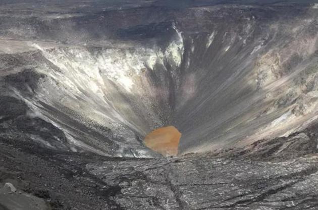 В кратере вулкана Килауэа появилось гигантское озеро