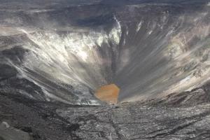 У кратері вулкану Кілауеа з'явилося гігантське озеро