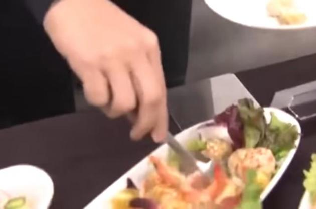 Експеримент показав, як коронавірус передається в ресторані