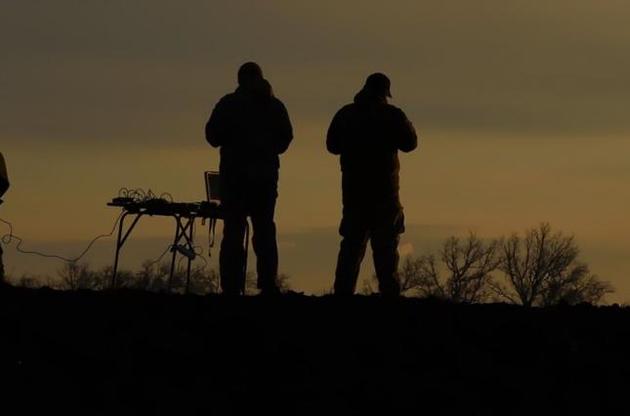 Украинские военные контролируют обстановку в зоне боевых действий