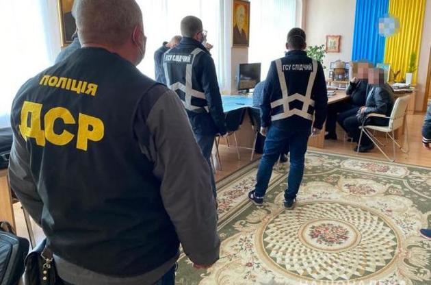 Ректора задержали в рабочем кабинете