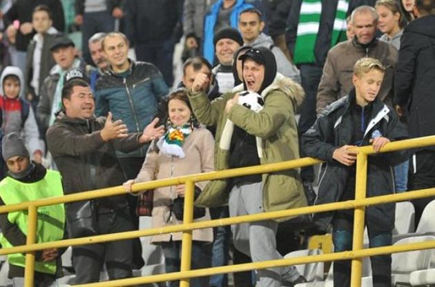 Украинские болельщики вернутся на футбольные стадионы не раньше июля