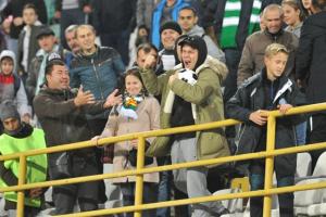Украинские болельщики вернутся на футбольные стадионы не раньше июля