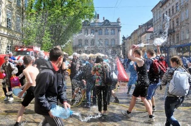 &quot;По этим нормативам, очень любят мыться жители Мариуполя, которые используют 11,4 кубометра воды в месяц каждый, от младенца до старой бабки&quot;