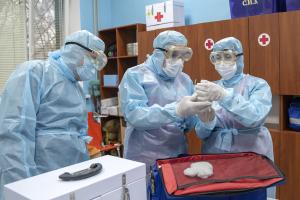 В Минздраве рассказали, когда украинские врачи получат костюмы биологической защиты