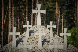 Возложение цветов и важные заявления: в Украине чтят память жертв политических репрессий