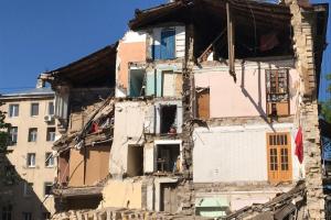 В Одессе частично обвалилась стена жилого дома