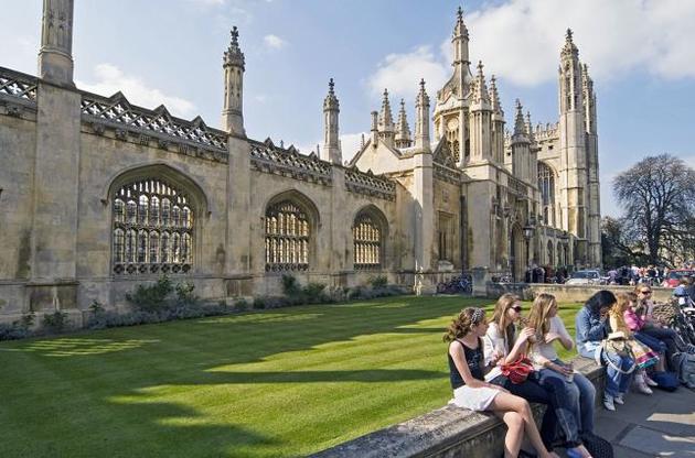 Кембридж переходить на онлайн-навчання до 2021 року