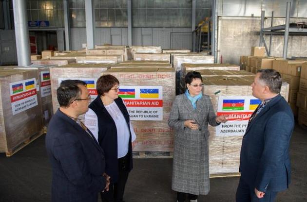 В Украину прибыл самолет  с гуманитарной помощью из Азербайджана