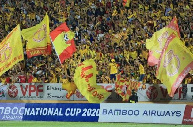 У В'єтнамі відновили футбольні матчі з глядачами на трибунах
