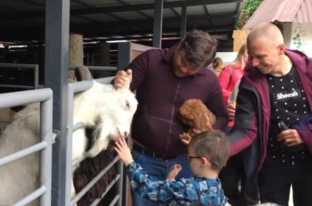 Богдан жестко пообщался в зоопарке с козлом