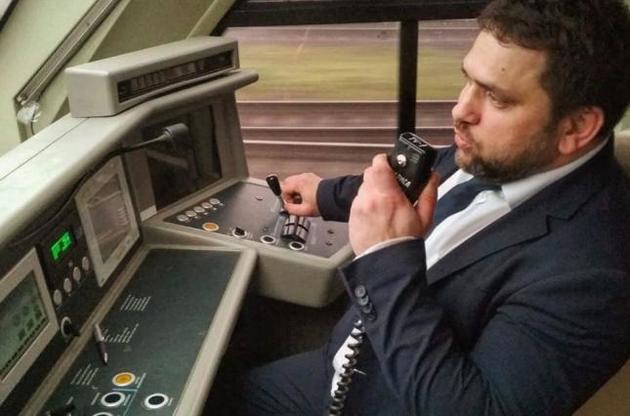 Після оприлюднення компромату Андрій Рязанцев написав заяву про звільнення з посади директора "УЗ" з розвитку бізнесу