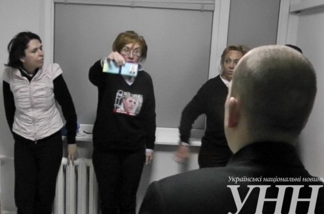 Соратниці Тимошенко поскаржиться в прокуратуру: Нас тягли, як худобу