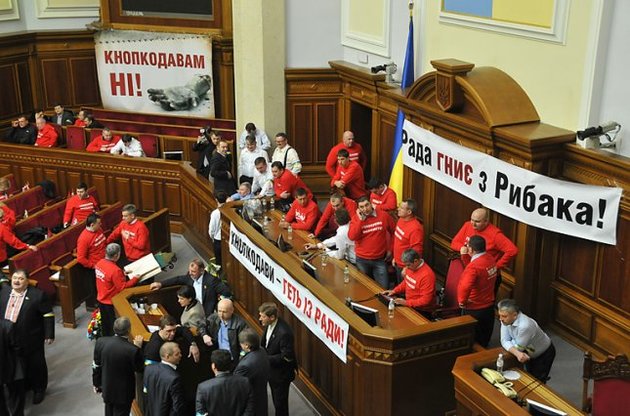 "Свобода" готова блокувати Раду доти, поки Янукович не розпустить парламент