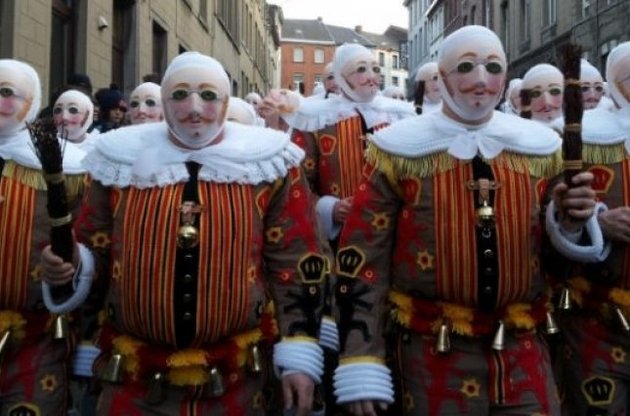 Бельгія проводила зиму карнавалом "вісників весни"