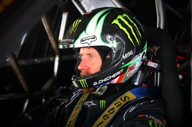 Автогонщик-екстремал показав неймовірний трюк