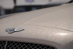 На першому Міжнародному шоу ексклюзивних авто у Дубаї показали, що таке справжня розкіш