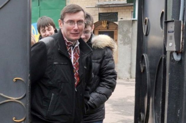 Франція привітала звільнення Луценка і закликала випустити Тимошенко