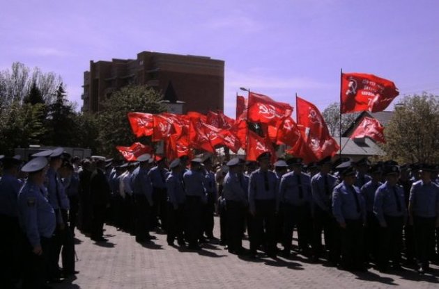 У Тернополі у День Перемоги відбулися зіткнення свободівців і спецпідрозділів міліції