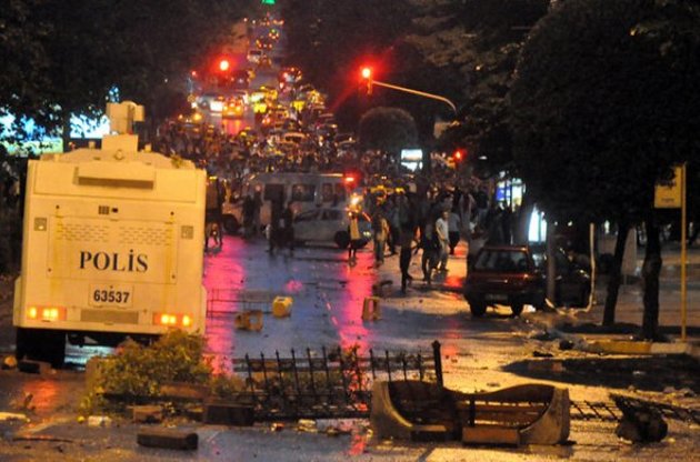 Протести в Туреччині: два демонстранти загинули, близько тисячі заарештовано