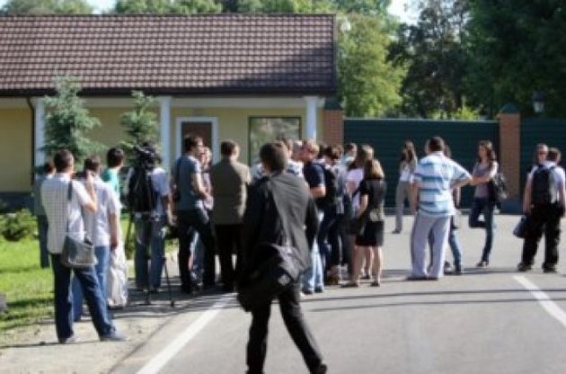 Журналісти у своє професійне свято збираються під резиденцією Януковича