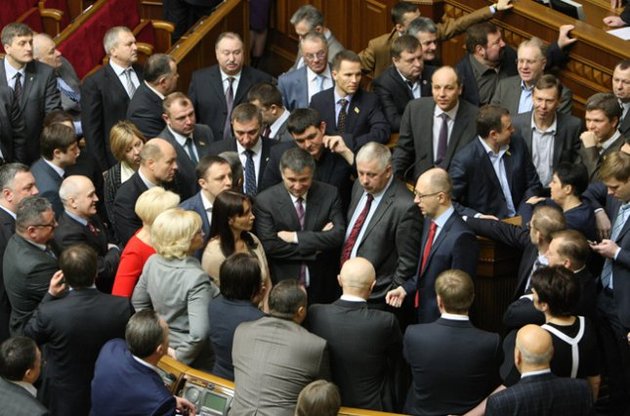 Янукович другий рік поспіль відмовився виступати перед депутатами, опозиція влаштувала у Раді демарш