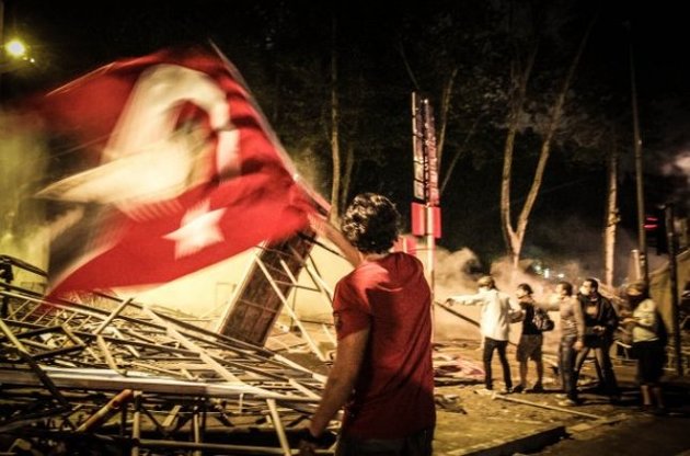 Число жертв зіткнень у Туреччині зросло до чотирьох - загинув перший поліцейський