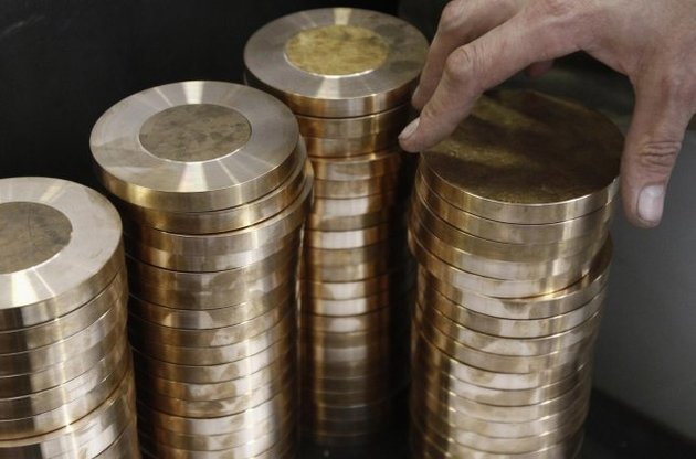 Для Олімпійських ігор в Сочі у 2014 році на ювелірному заводі &laquo;Адамас&raquo; у Москві всього буде виготовлено 1300 золотих, срібних і бронзових медалей.